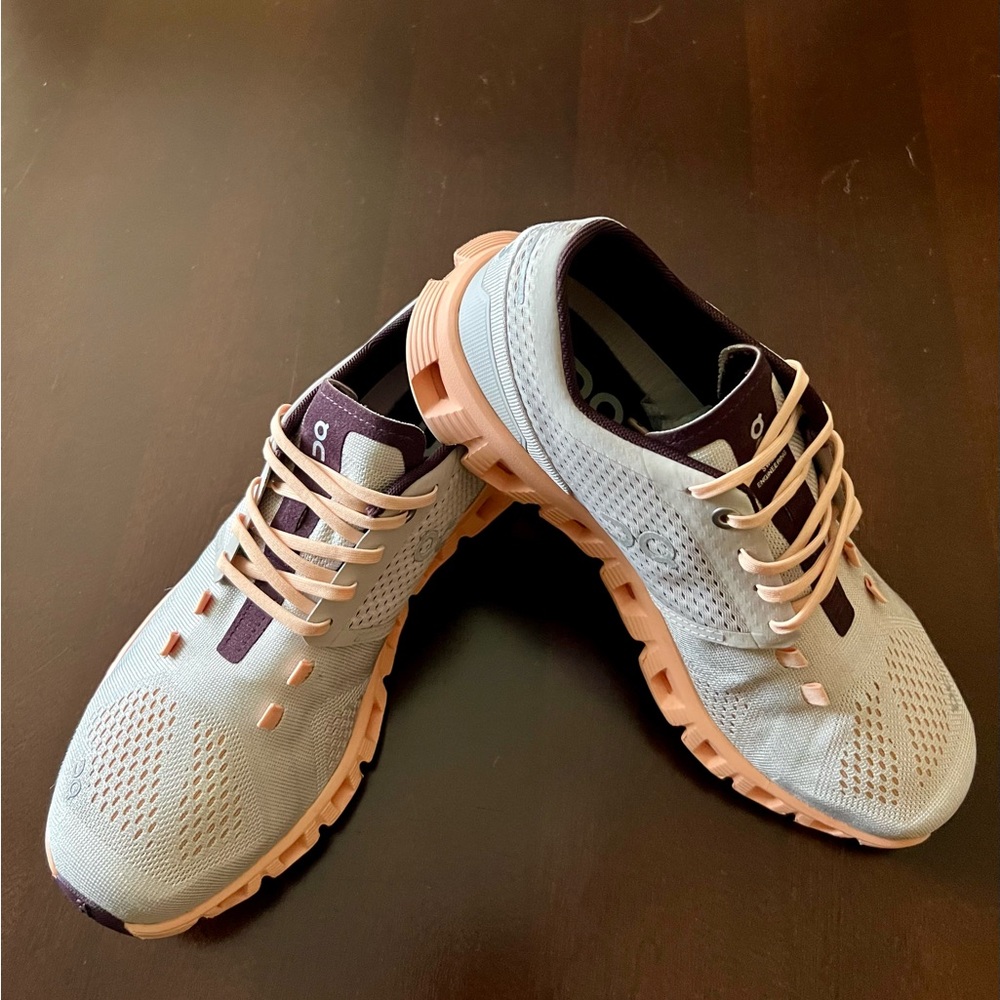 On Cloud Running Women Shoes Size 8